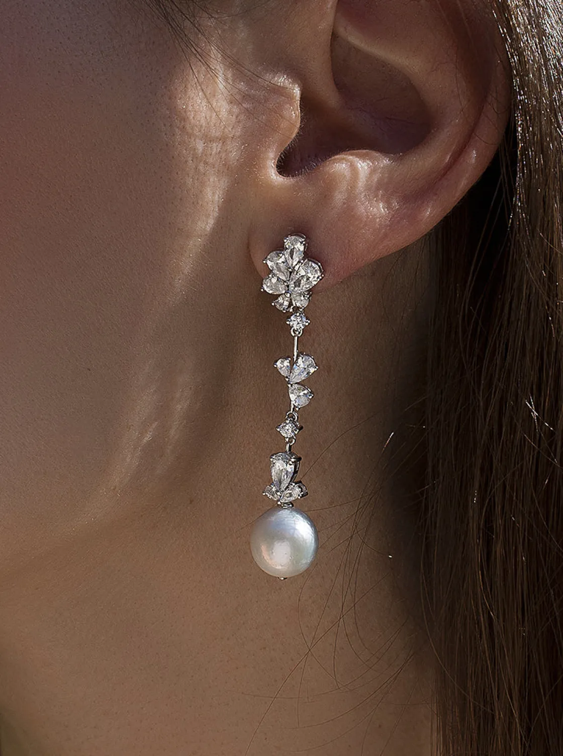 Pendientes Largos | Pendientes Perlas | LINEARGENT Pendientes novia largos con circonitas y acabada con una perla en motivos florales