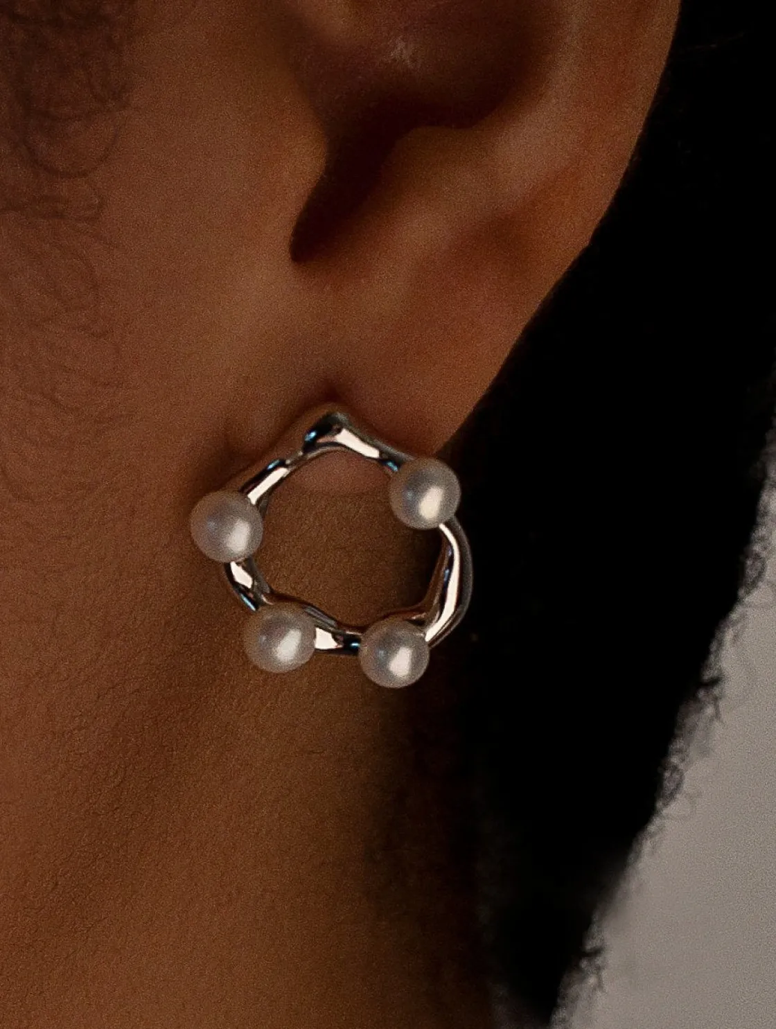 Pendientes Originales | LINEARGENT Pendientes originales de plata diseño circular irregular con mini perlas incrustadas