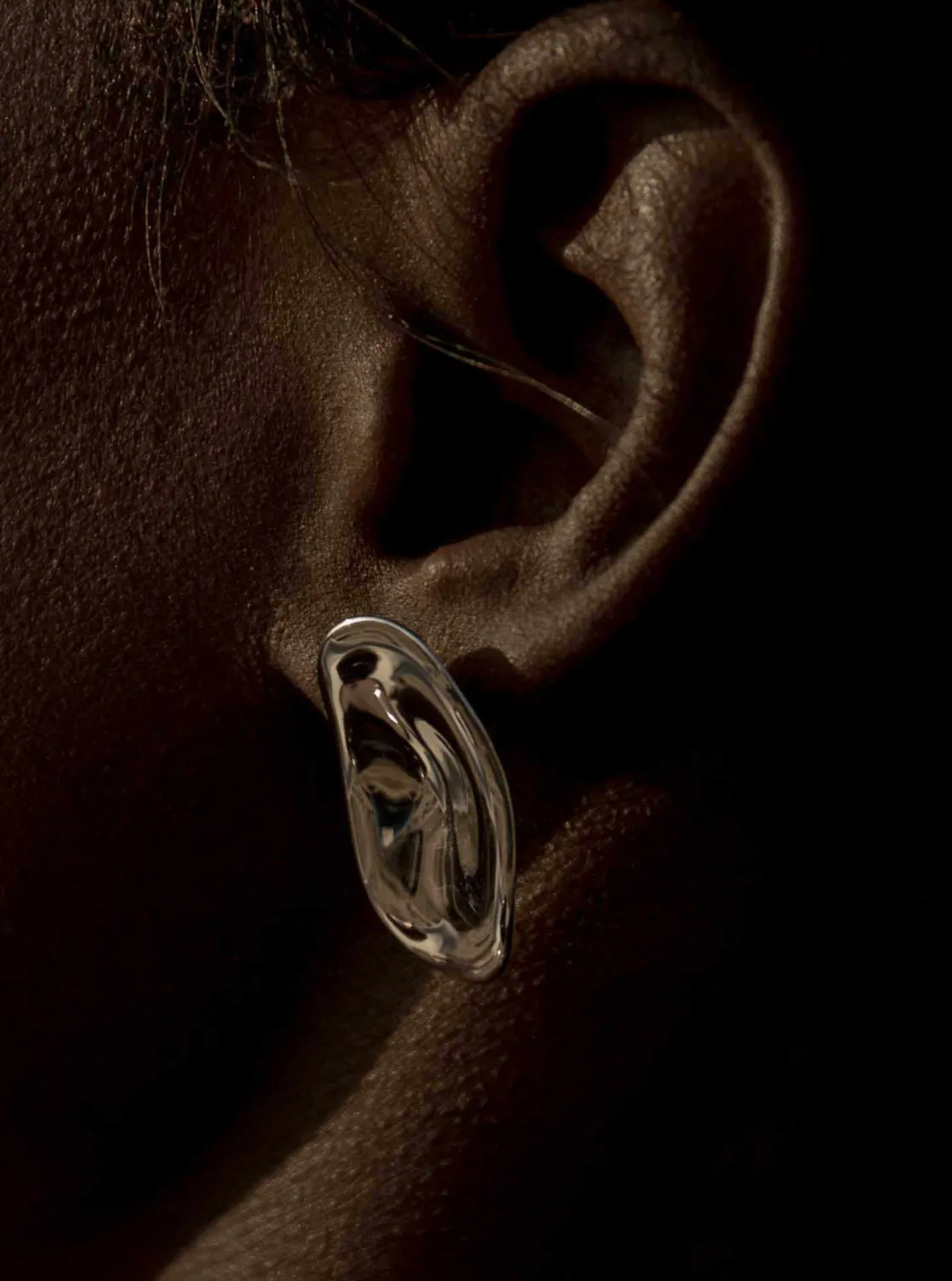 Pendientes Originales | LINEARGENT Pendientes originales diseño convexo líquido