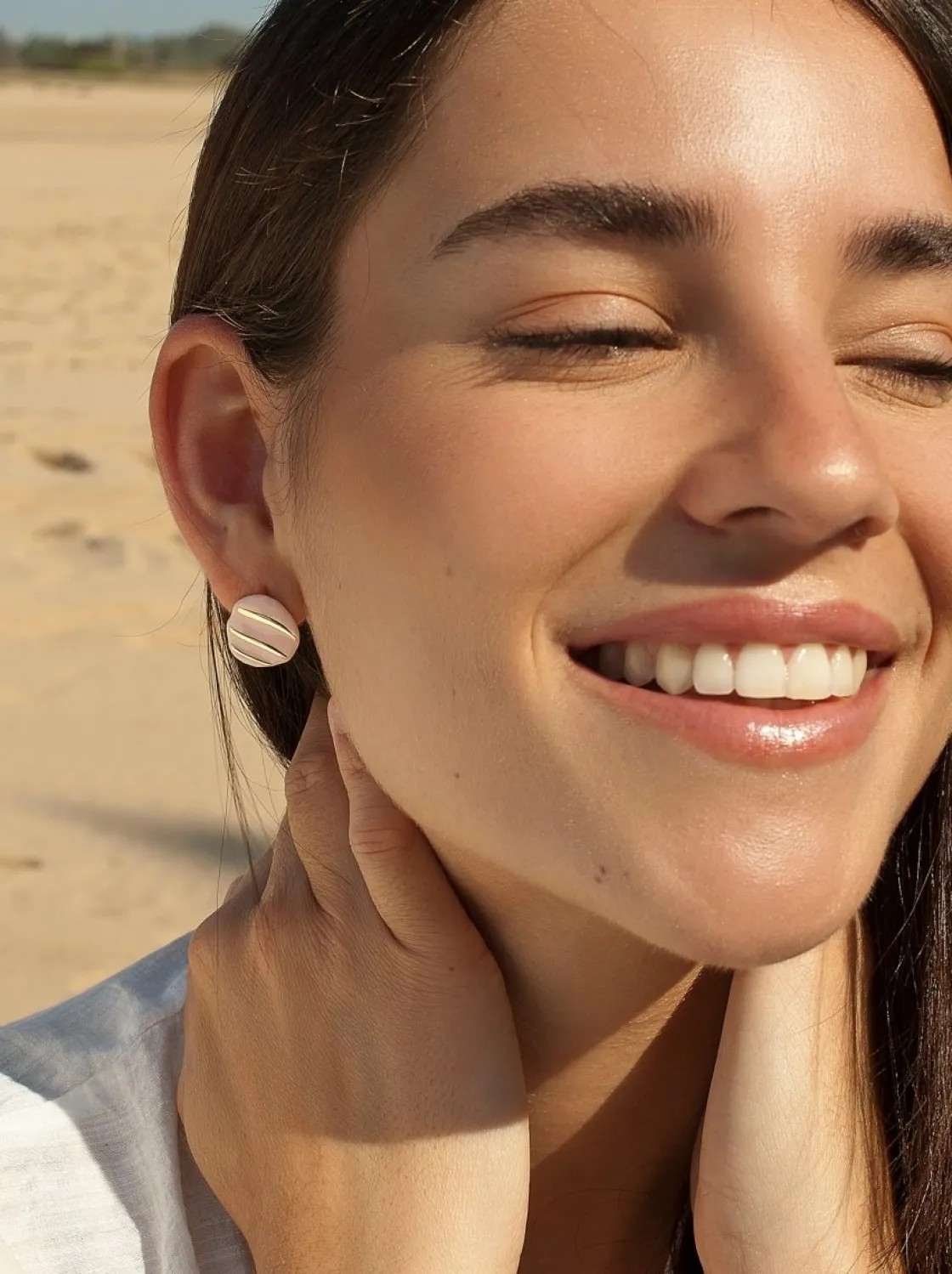 Pendientes Pequeños | LINEARGENT Pendientes originales diseño irregular esmalte rosa y detalles dorados