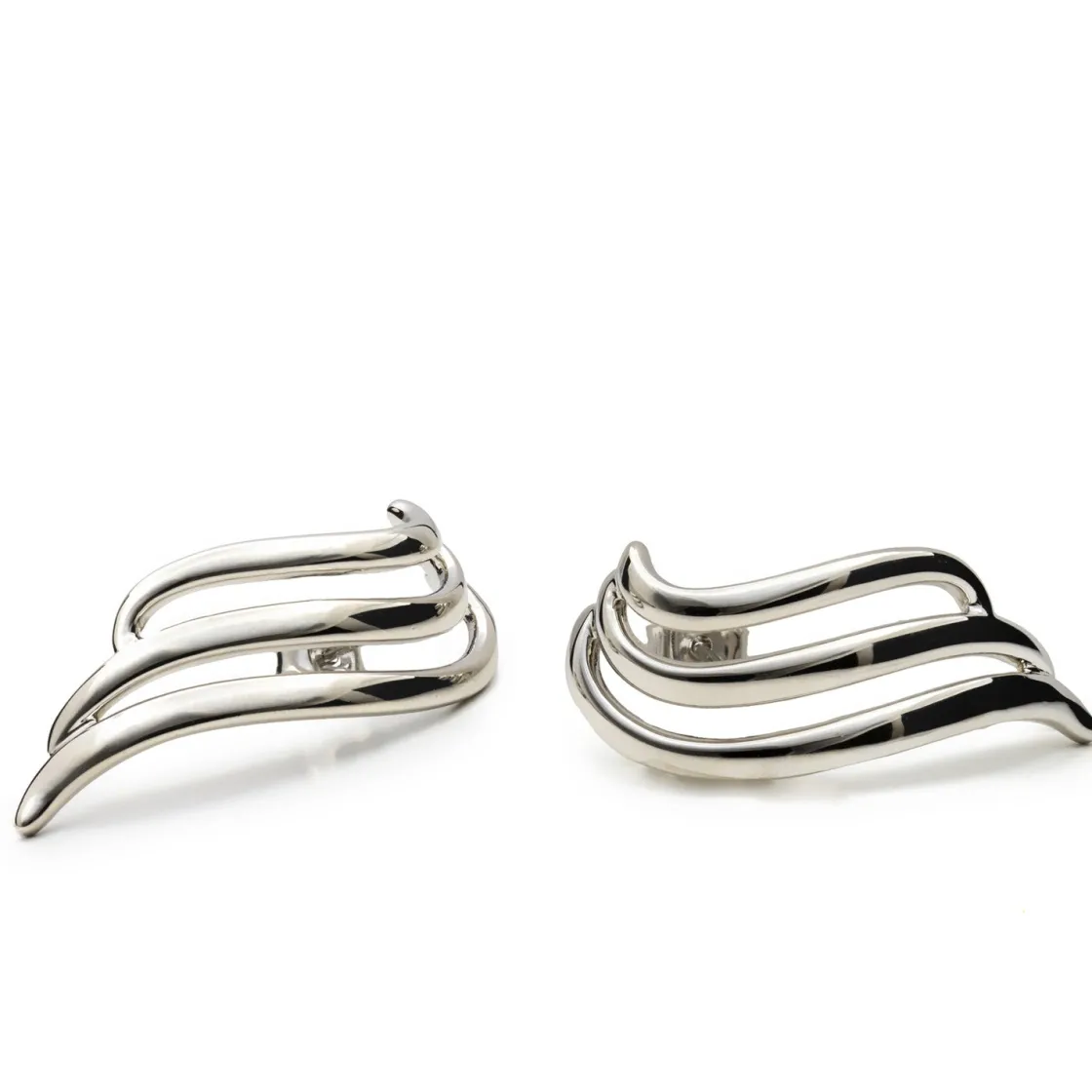 Pendientes Originales | LINEARGENT Pendientes originales en plata con un diseño fluido