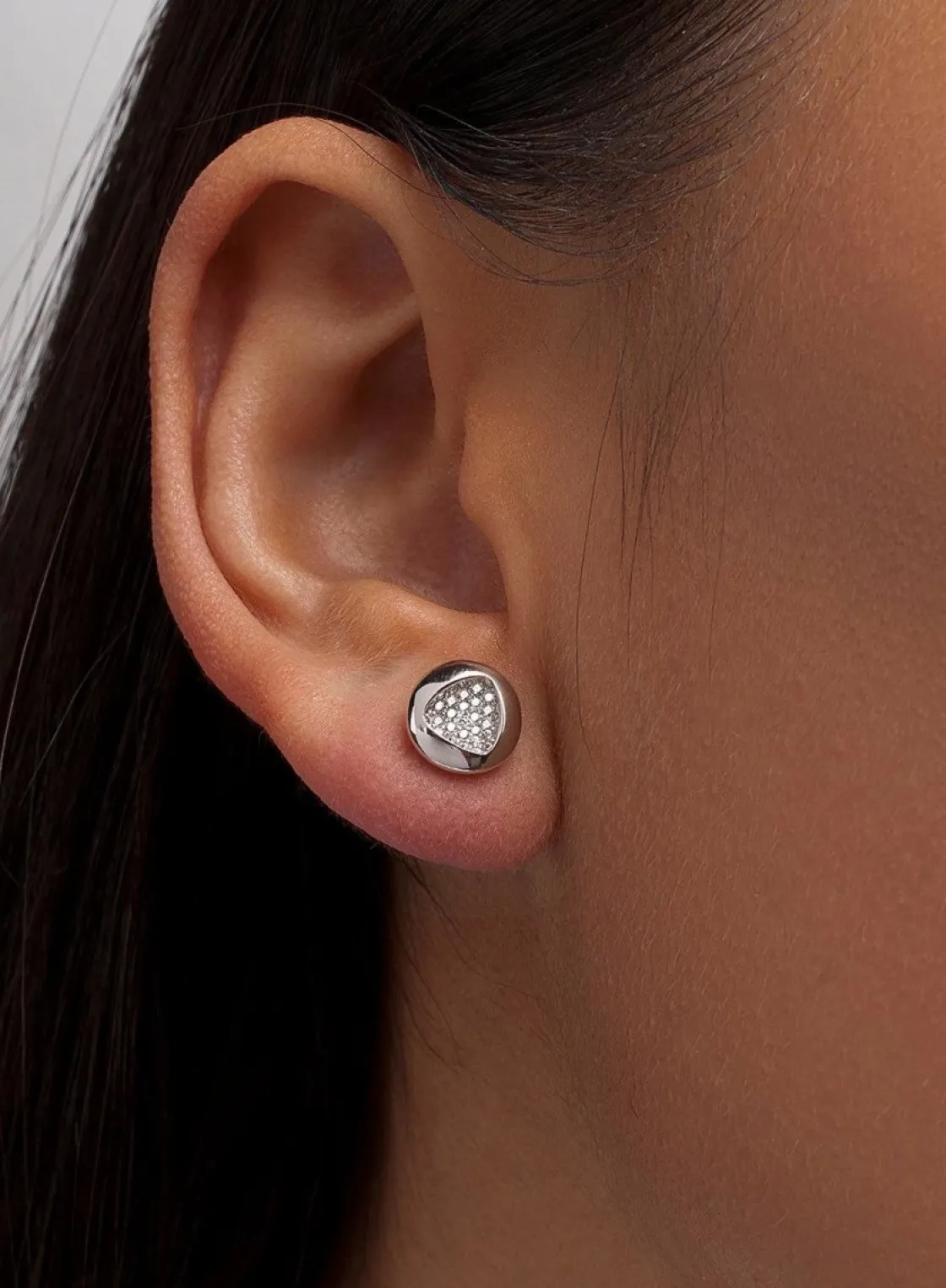 Pendientes Pequeños | LINEARGENT Pendientes pequeños plata brillantes con silueta triángulo y circonitas