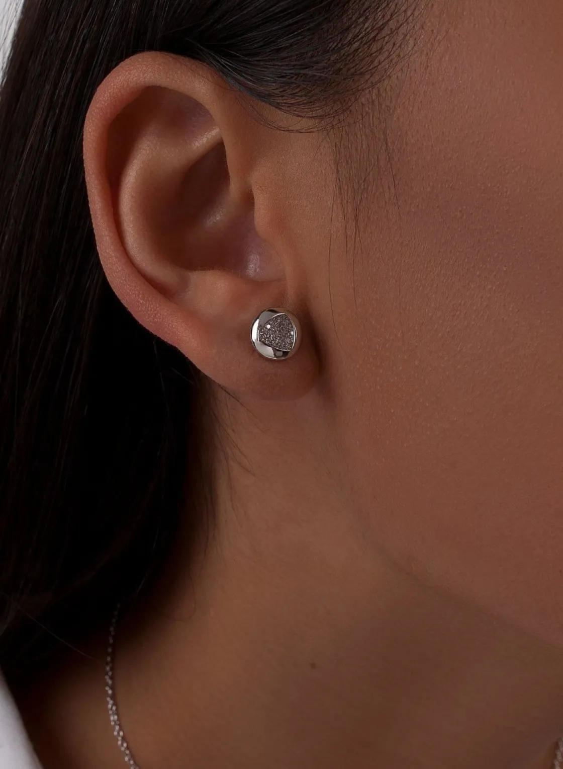 Pendientes Pequeños | LINEARGENT Pendientes pequeños plata brillantes con silueta triángulo y circonitas