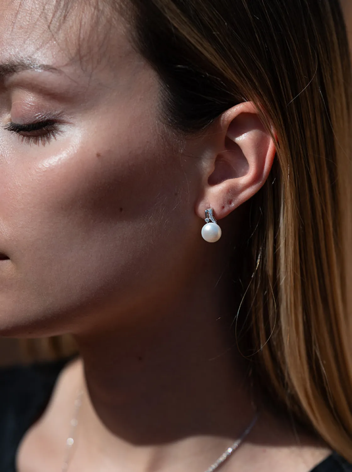 Pendientes Perlas | LINEARGENT Pendientes perlas con carril de circonitas y plata lisa