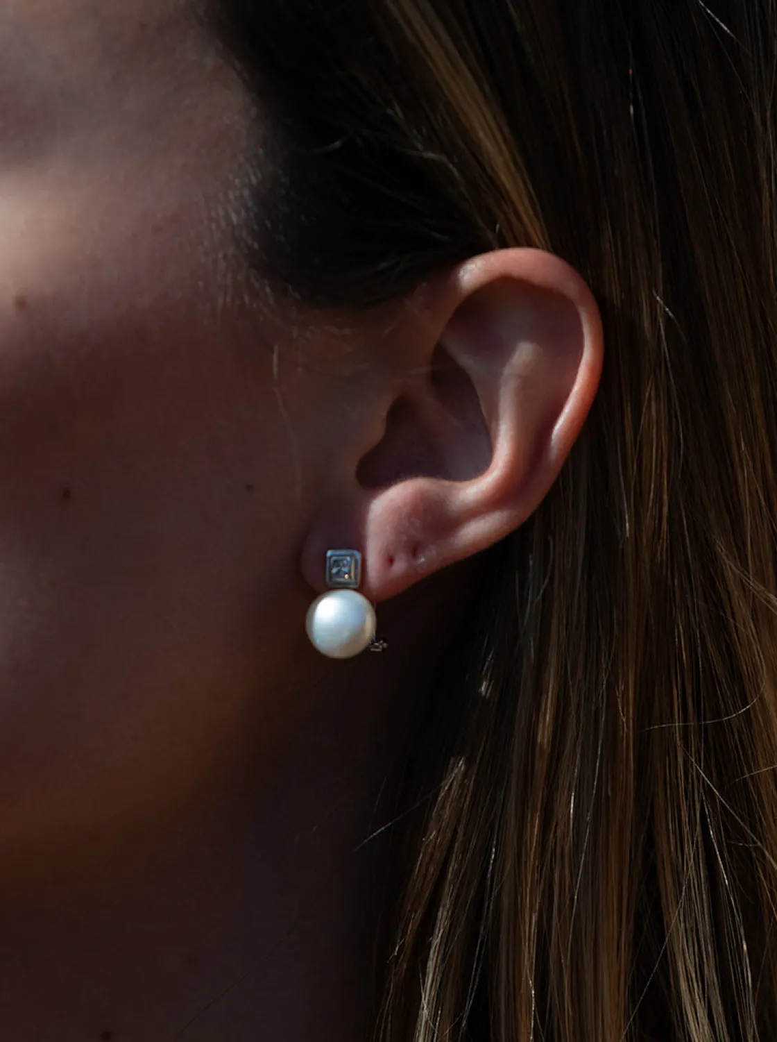 Pendientes Perlas | Pendientes Pequeños | LINEARGENT Pendientes perlas de plata estilo tu y yo con detalle cuadrado de circonita