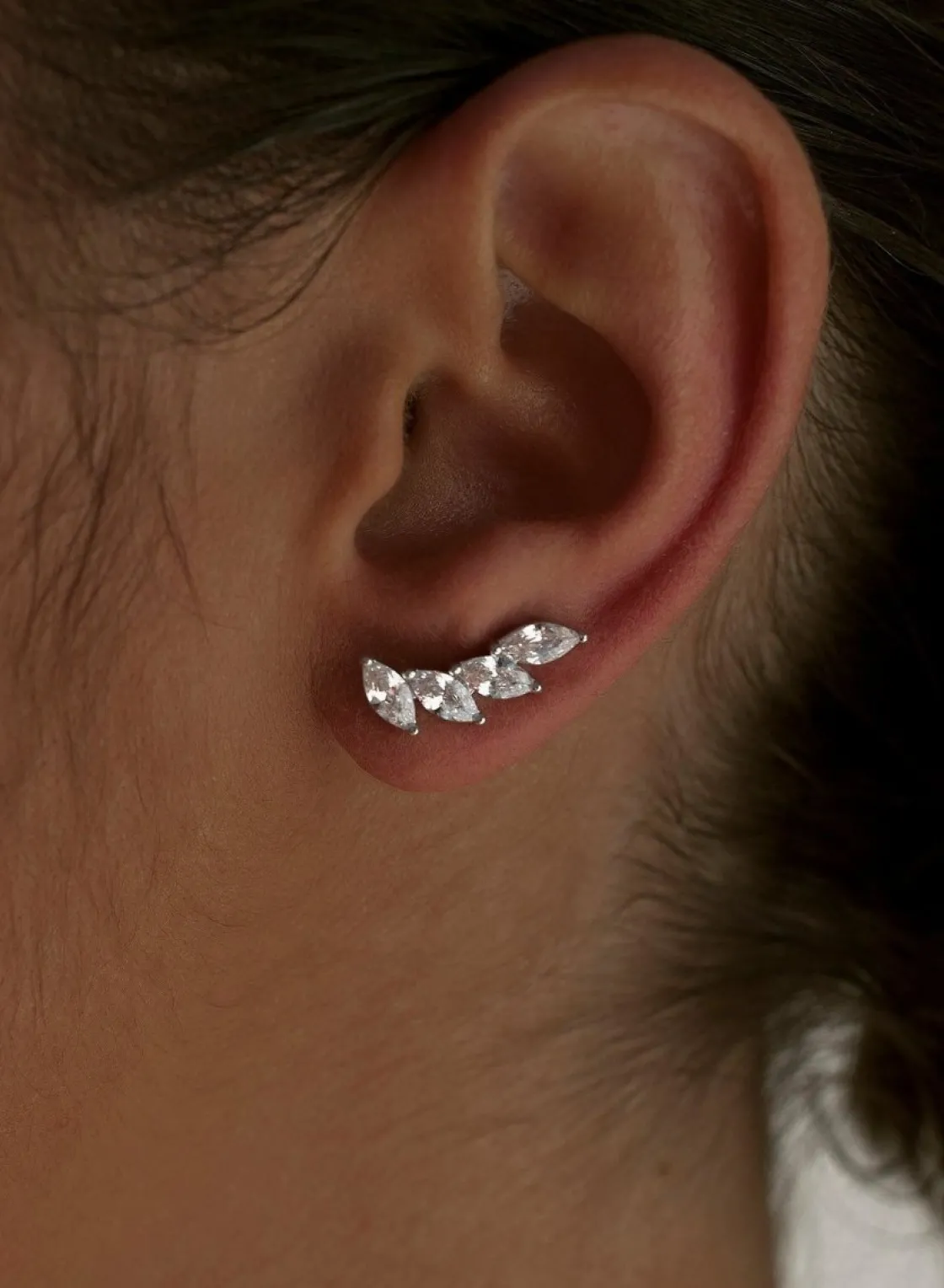 Pendientes Trepadores | LINEARGENT Pendientes trepadores de plata con cuatro circonitas en diseño de rombo