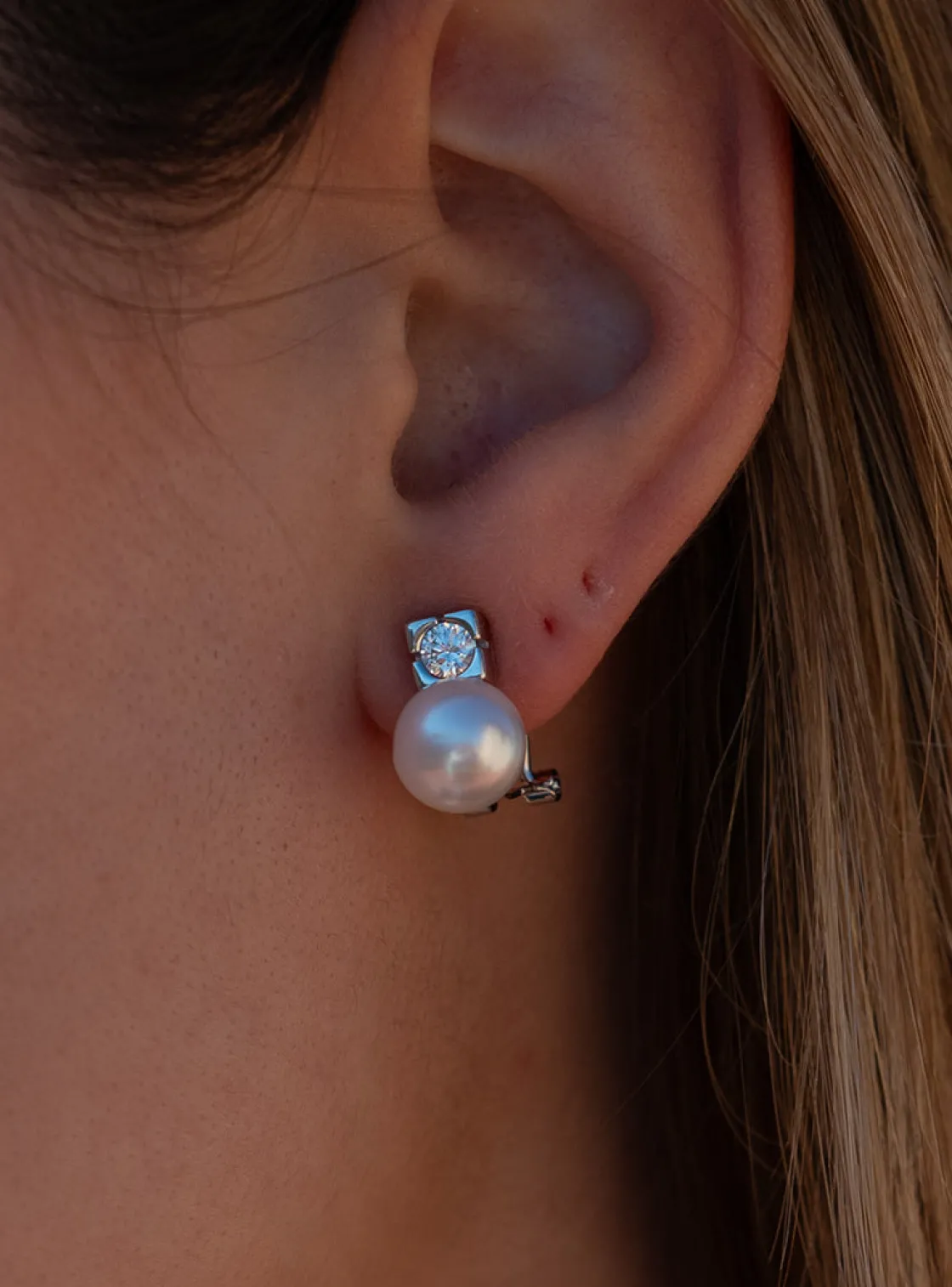 Pendientes Perlas | Pendientes Pequeños | LINEARGENT Pendientes tu y yo diseño perla acompañado de un cuarzo adamantino