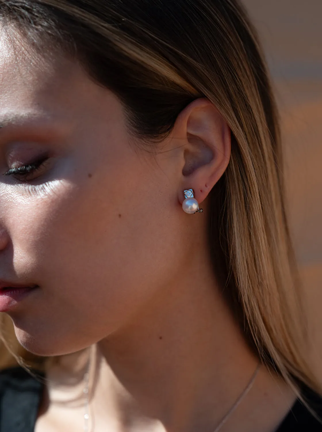 Pendientes Perlas | Pendientes Pequeños | LINEARGENT Pendientes tu y yo diseño perla acompañado de un cuarzo adamantino