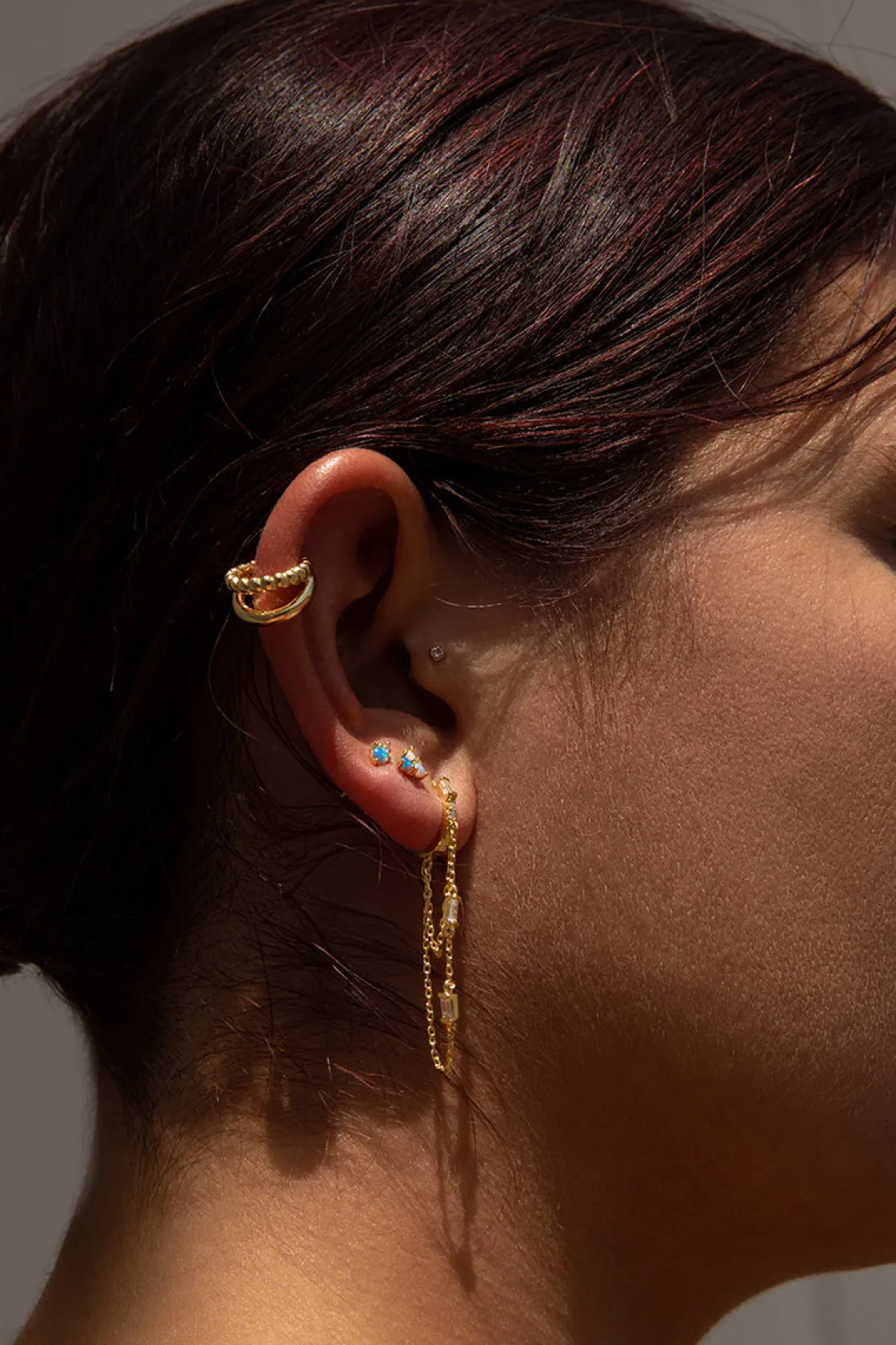 Segundo Pendiente | LINEARGENT Piercing de plata baño dorado diseño mini ópalo y circonita