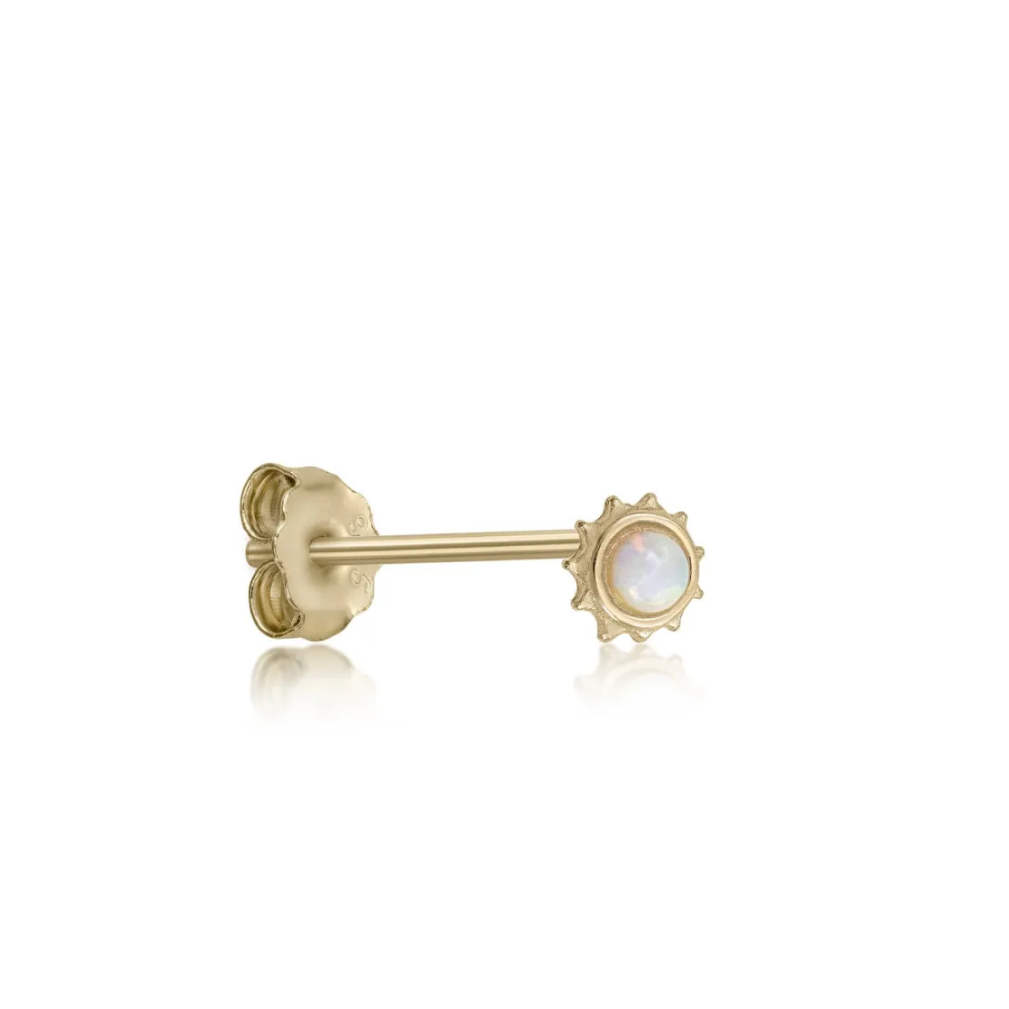Segundo Pendiente | LINEARGENT Piercing de plata baño dorado diseño mini sol con ópalo