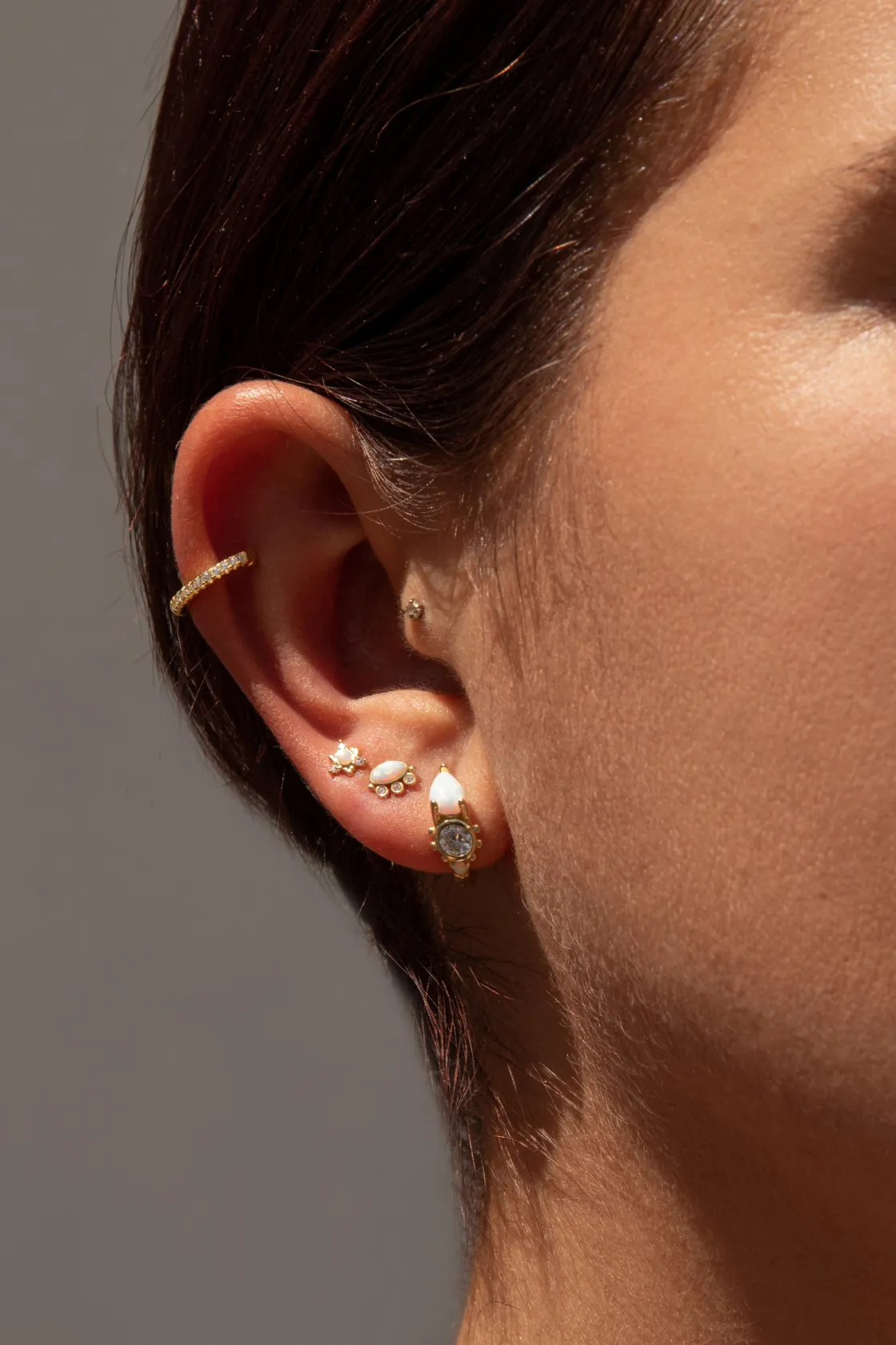 Segundo Pendiente | LINEARGENT Piercing de plata con motivo lagrimal de nácar y circonitas