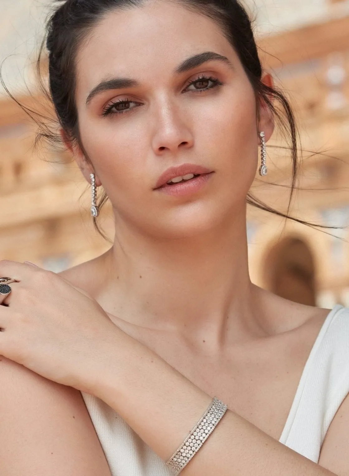 Pulseras Brillantes | LINEARGENT Pulsera riviere de plata con múltiples raíles de cuarzos adamantinos blancos redondos y detalle de circonitas en los lados
