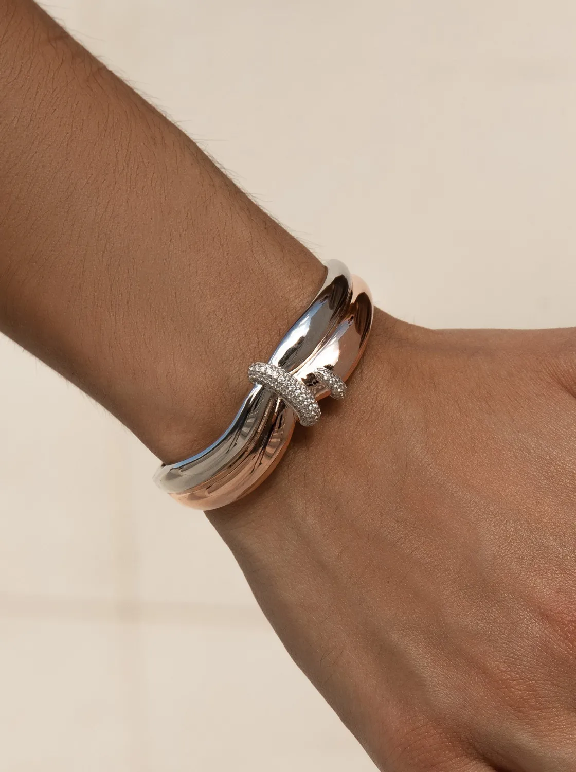 Pulseras Esclavas | LINEARGENT Pulsera esclava de plata bicolor con lazo de circonitas