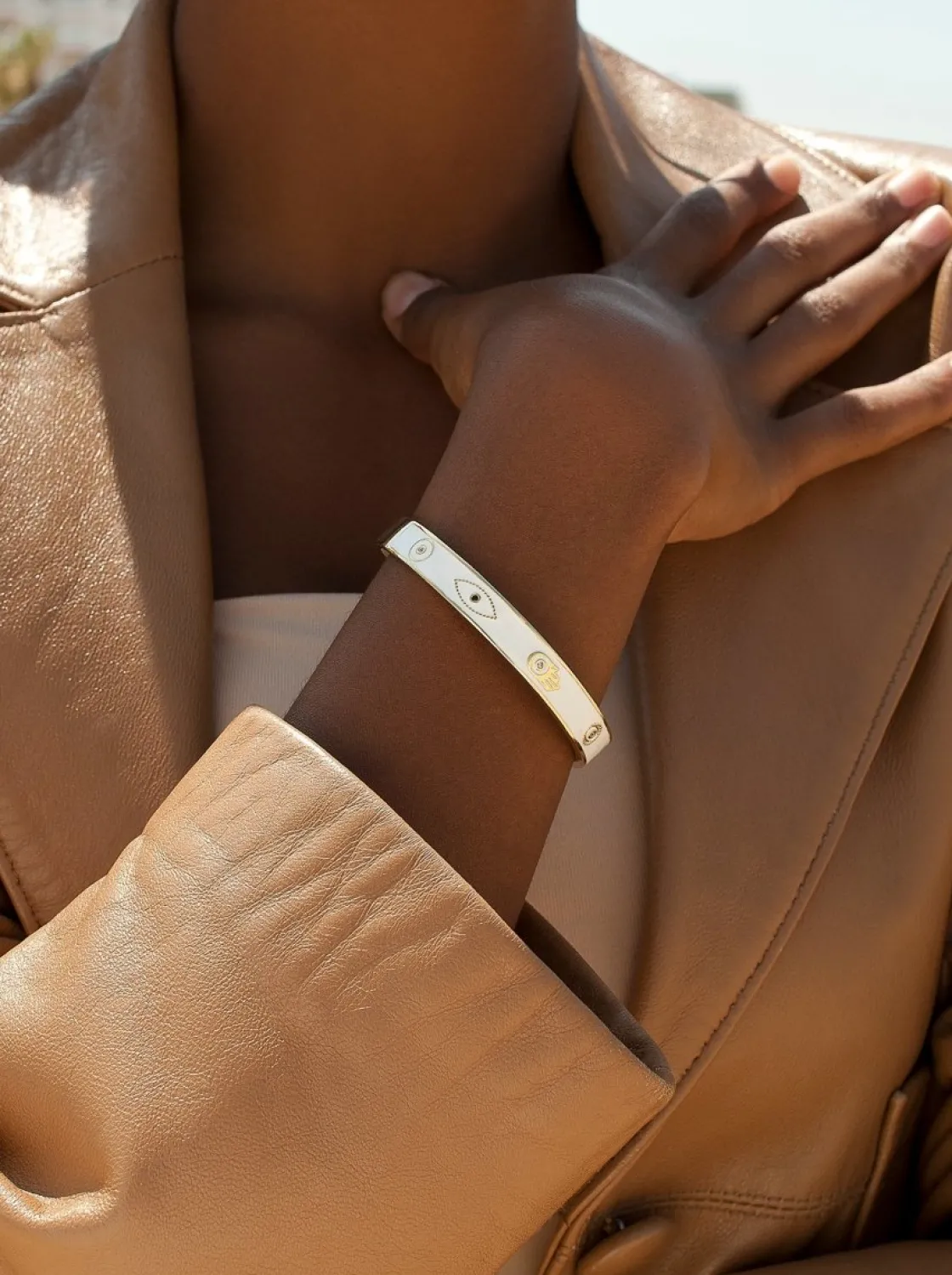 Pulseras Esclavas | LINEARGENT Pulsera esclava esmalte en plata diseño ojo y mano de fátima en blanco