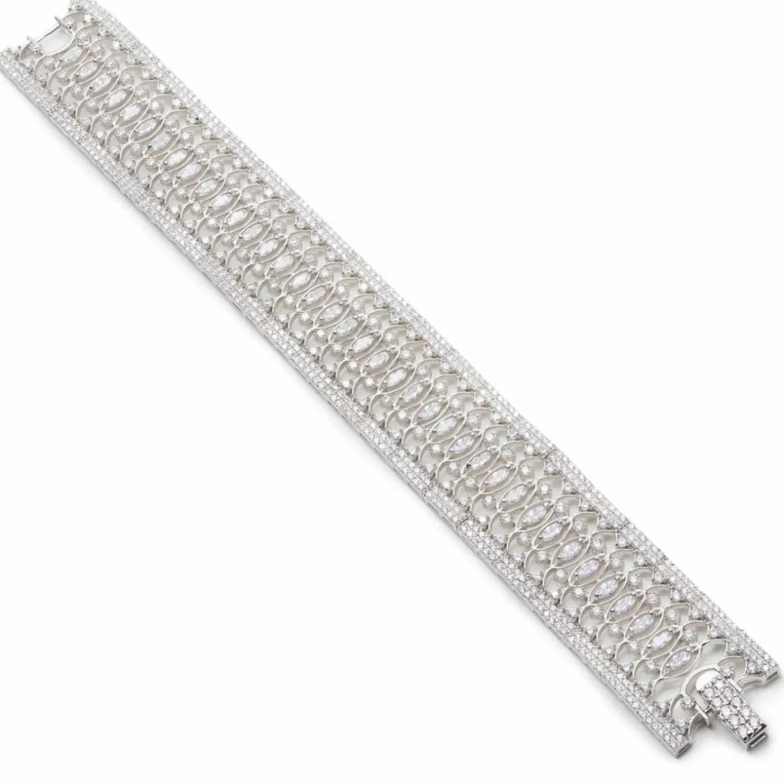 Pulseras Brillantes | LINEARGENT Pulsera gruesa riviere de plata con múltiples raíles de cuarzos adamantinos blancos y detalle de circonitas en los lados