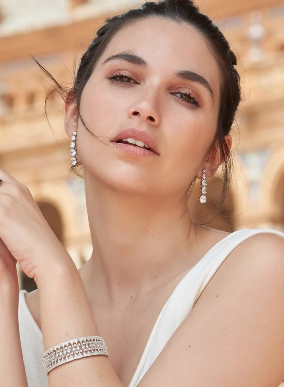 Pulseras Brillantes | LINEARGENT Pulsera gruesa riviere de plata con múltiples raíles de cuarzos adamantinos blancos y detalle de circonitas en los lados