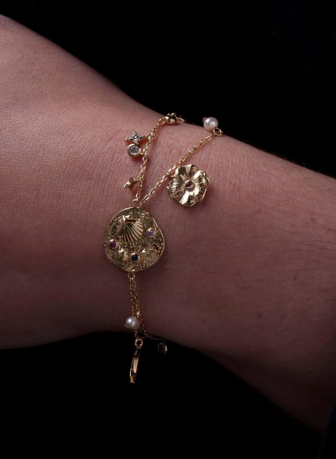 Pulseras Perlas | Pulseras Con Colgantes | LINEARGENT Pulseras con colgantes diseño de medalla central