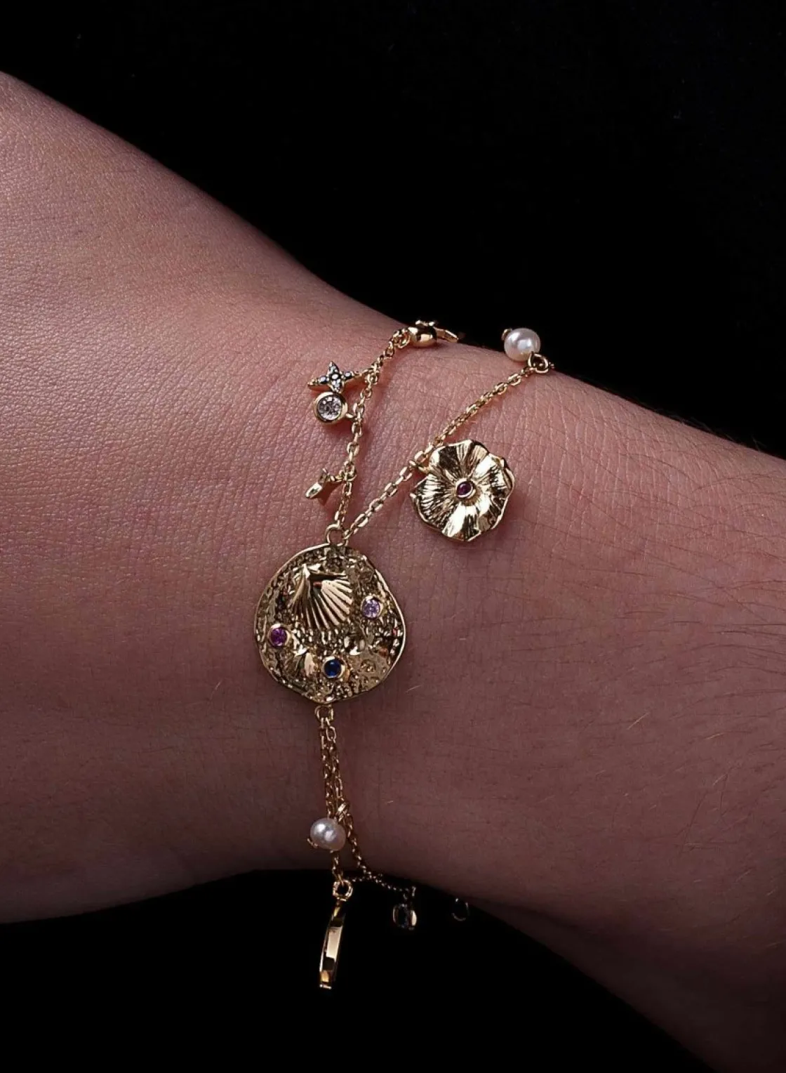Pulseras Perlas | Pulseras Con Colgantes | LINEARGENT Pulseras con colgantes diseño de medalla central