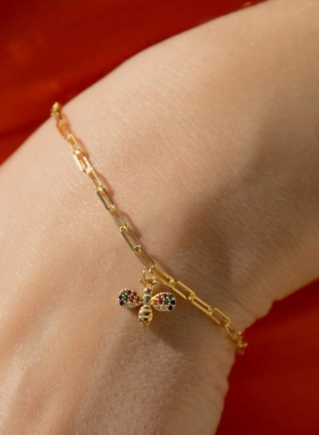 Pulseras Con Colgantes | Pulseras Finas | LINEARGENT Pulseras finas de plata bañada en oro con mini charm de abeja